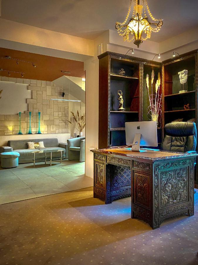 Shangri La Mansion โมสตาร์ ภายนอก รูปภาพ