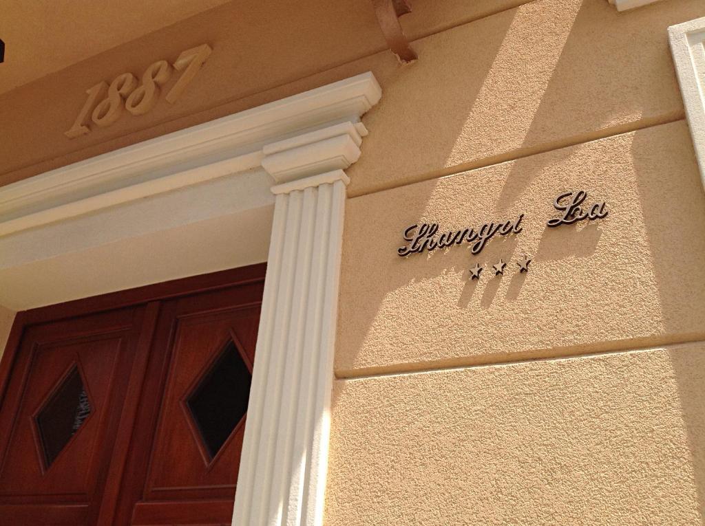 Shangri La Mansion โมสตาร์ ภายนอก รูปภาพ